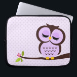 Capa Para Notebook Coruja roxa bonito<br><div class="desc">os eletrônicos à moda sleeve características que uma ilustração bonita do vetor de uma coruja se empoleirou em um ramo de árvore 
 design babystar</div>