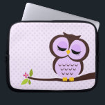 Capa Para Notebook Coruja roxa bonito<br><div class="desc">os eletrônicos à moda sleeve características que uma ilustração bonita do vetor de uma coruja se empoleirou em um ramo de árvore 
 design babystar</div>