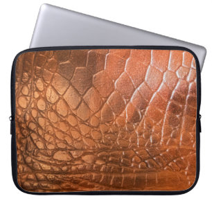 Capa Para Notebook Couro castanho com um padrão sob a forma de escând