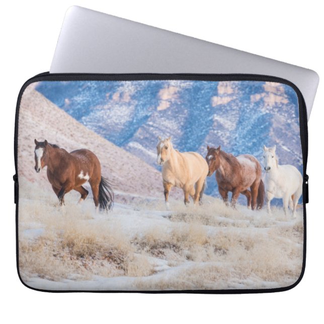 Capa Para Notebook Cowboy Horse Drive no Hideout Ranch (Frente)