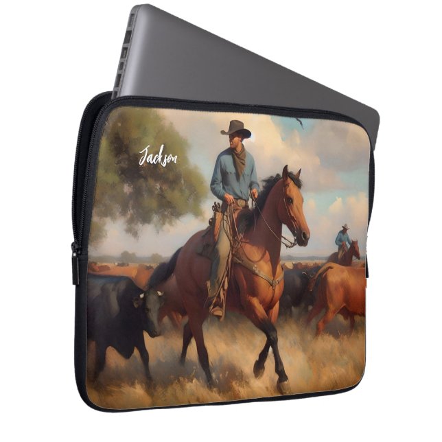 Capa Para Notebook Cowboy na Bay Horse e Bovinos (Frente Esquerda)