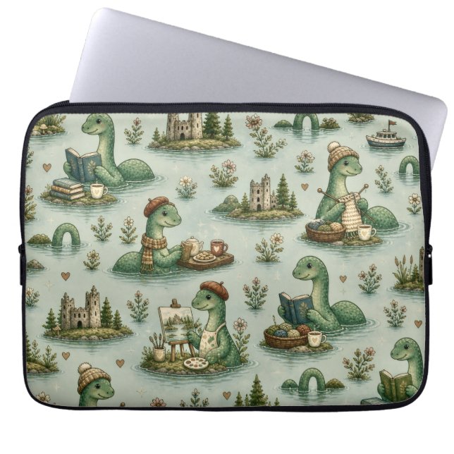 Capa Para Notebook Críptidos Aconchegantes Nessie Monstro do Lago Nes (Frente)