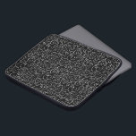 Capa Para Notebook Curvas de Rolagem Brancas em Preto<br><div class="desc">Curvas brancas de rolagem pintadas à mão encontram-se e divergem nesta design de repetição em todo o lado sobre um fundo preto. A pintura de na moda é decorativa e fluente de graça. Pintura em aquarela,  digitalizada,  aprimorada digitalmente. Copyright © 2014 Claire E. Skinner. Todos os direitos reservados.</div>