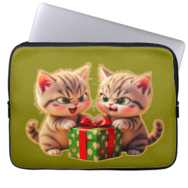 Capa Para Notebook **Cute Kittens Fighting Over a Gift – Funny Christ