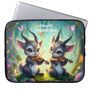 Capa Para Notebook Cute Saolas Jogando Violas em uma Floresta Mágica