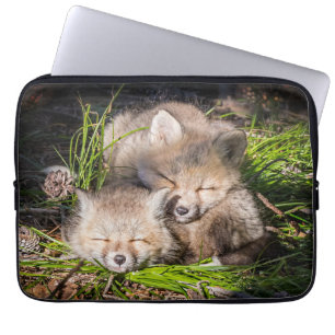 Capa Para Notebook Cutest Baby Animals Baby Red Fox Kits Sleeping