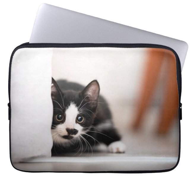 Capa Para Notebook Cutest Baby Animals | Black & White Kitten (Frente)