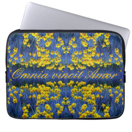 Capa Para Notebook Daffodils & Omnia vincit Amor