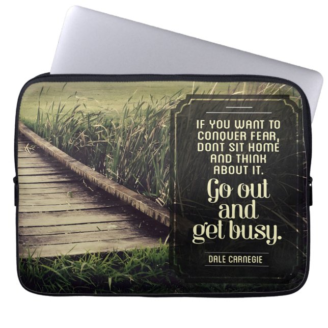 Capa Para Notebook Dale Carnegie Inspirational Cote "Fique ocupado" (Frente)