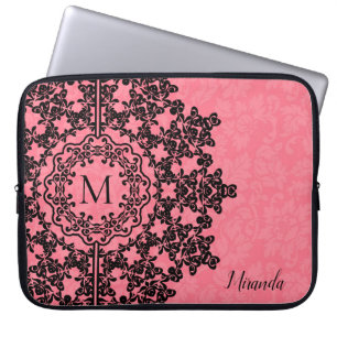 Capa Para Notebook Damasco Cor-de-rosa com rendas pretas, monograma