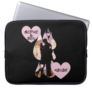 Capa Para Notebook Debaixo do Guarda-Chuva: Casal Romântico Se Beijan