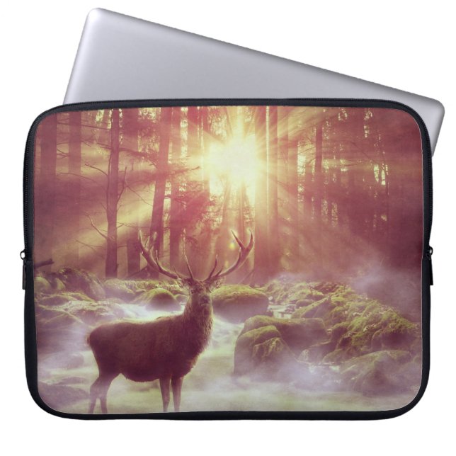 Capa Para Notebook Deer in Misty Woods no Sunset Nature Trabalho de a (Frente)