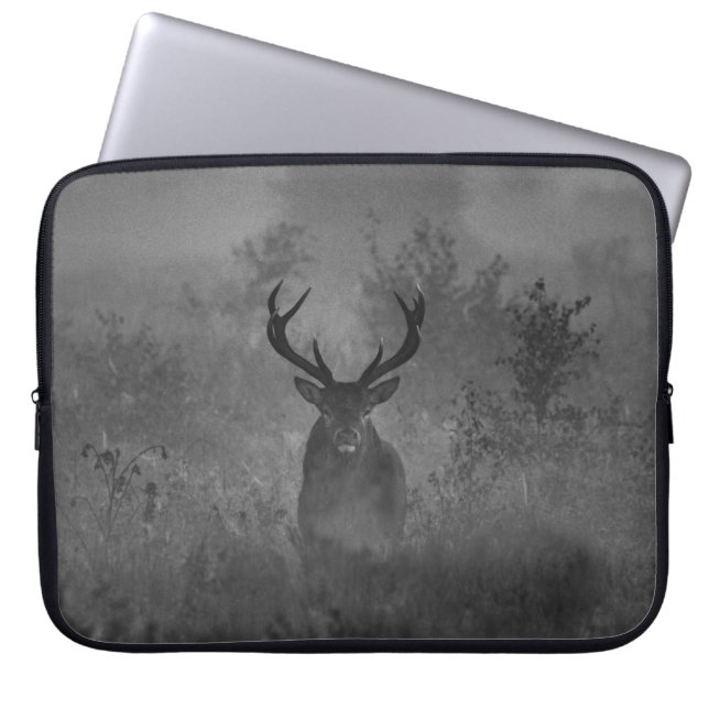 Capa Para Notebook Deer In The Mist (Frente)