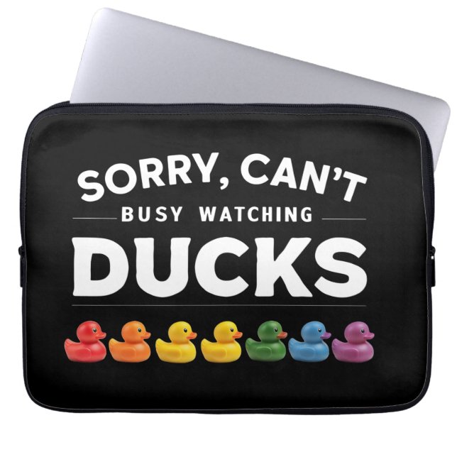 Capa Para Notebook Desculpe, não posso, estou ocupado assistindo pato (Frente)