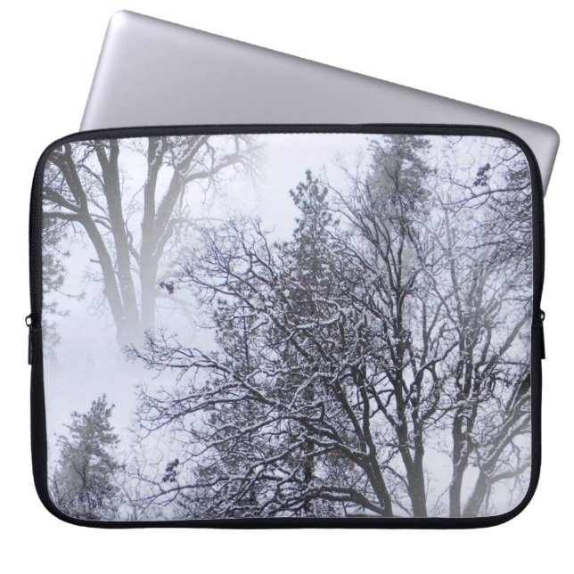 Capa Para Notebook Dia de neve nas árvores... (Frente)
