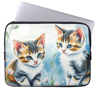 Capa Para Notebook Dois gatinhos em um jardim de flores florais