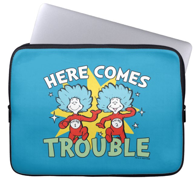 Capa Para Notebook Dr. Seuss | Uma Coisa Duas Aqui Vem Problemas (Frente)