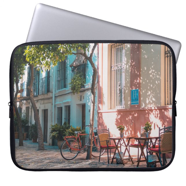Capa Para Notebook Duas mesas marrons lá fora (Frente)