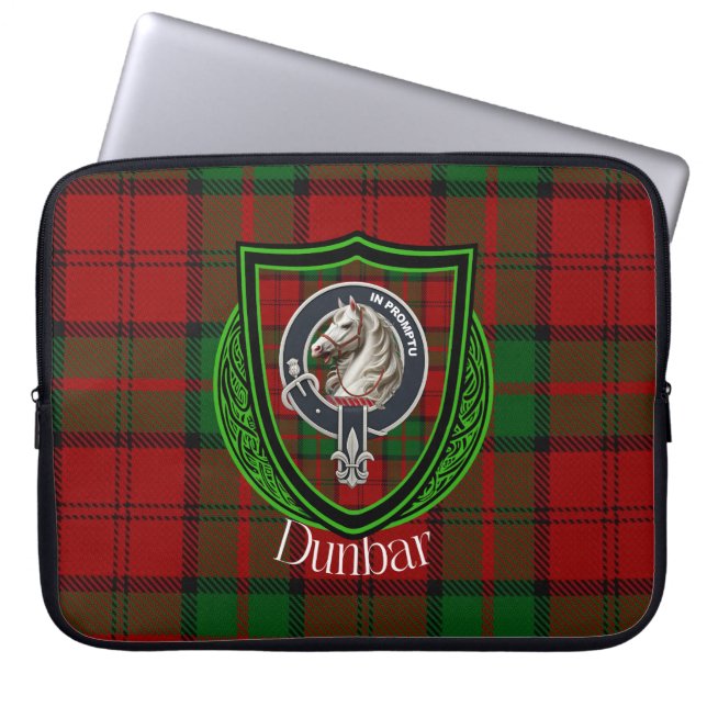Capa Para Notebook Dunbar Scottish Clan Tartan and Crest  (Frente)