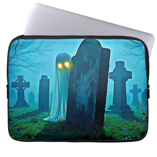 Capa Para Notebook Eerie Glimpse de Graveyard Ghost (Frente)