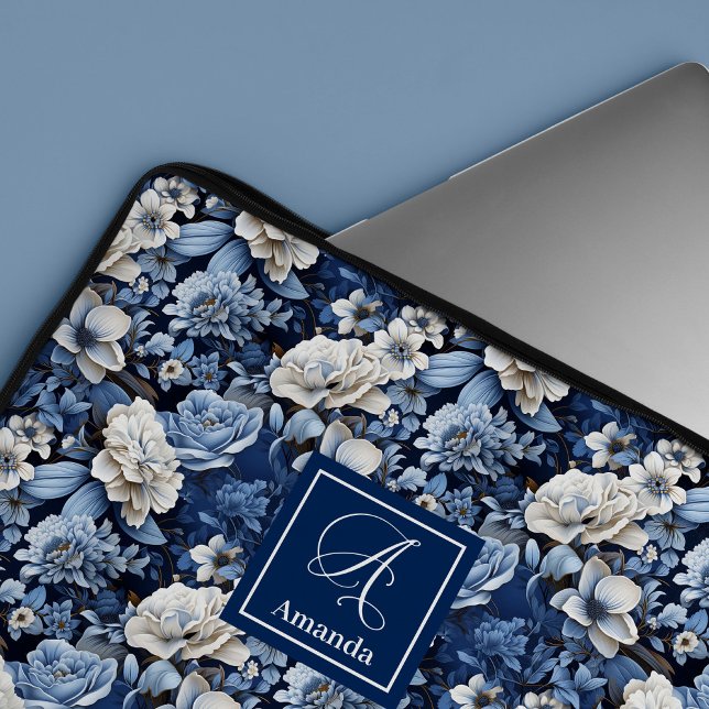 Capa Para Notebook Elegante Estojo para Laptop de Flores Azuis e Bran (Elegant Blue and White Flowers Luxury Laptop Sleeve)