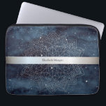 Capa Para Notebook Elegante moderno prata mandala Marinho azul<br><div class="desc">Banda prateada e mandala floral sobre fundo azul marinho.</div>