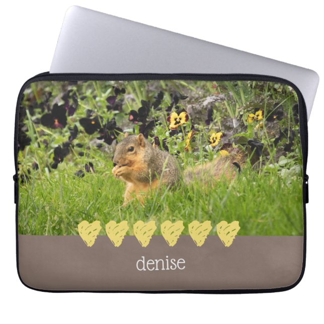 Capa Para Notebook Eletrônicos de Esquilo e Corações Amarelos (Frente)