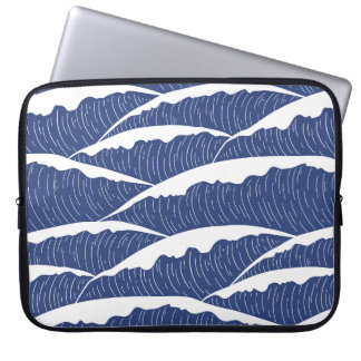Capa Para Notebook Eletrônicos de ondas brancas e azuis escuras