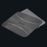 Capa Para Notebook Ênfase das listras prateadas pretas<br><div class="desc">Imagem de fundo metálico preto com dois sotaques de prata brilhante. Monograma opcional.</div>