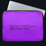 Capa Para Notebook Engraçado personalizado em Violeta Brilhante<br><div class="desc">O trabalho de arte apresenta uma tipografia personalizável que lê "Secret Intelligence by [Name]" em cores vívidas,  violetas azuis. Personalize este item adicionando seu nome. Para solicitações ou perguntas especiais,  entre em contato com o artista em wafadahdalcreates@gmail.com. © Wafa Y. Dahdal - Todos os direitos reservados.</div>