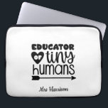 Capa Para Notebook Engraçado Professor personalizado presente<br><div class="desc">Esta engraçada design do "Educador de mini humanos" é um presente de apreciação de excelente para os Professores! Pode ser facilmente personalizado para adicionar seu nome de professor favorito. Aniversário do professor,  de volta à escola ou como final do ano.</div>
