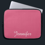 Capa Para Notebook ESCOLHA SUA COR, Nome, Computador Rosa<br><div class="desc">ESCOLHA A SUA PRÓPRIA COR DE FUNDO para decorar este nome personalizado laptop capa do computador. O padrão é rosa. Ele é personalizado com letras brancas de script. Você pode mudar facilmente o texto e a cor do plano de fundo. Que maneira maravilhosa de proteger seu laptop. Todos os Direitos...</div>
