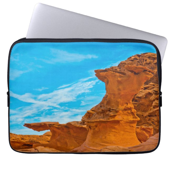 Capa Para Notebook Esculturas de Little Finland Red Rock (Frente)