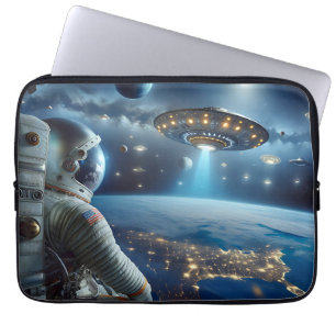 Capa Para Notebook Espaços e Astronauta no Exterior