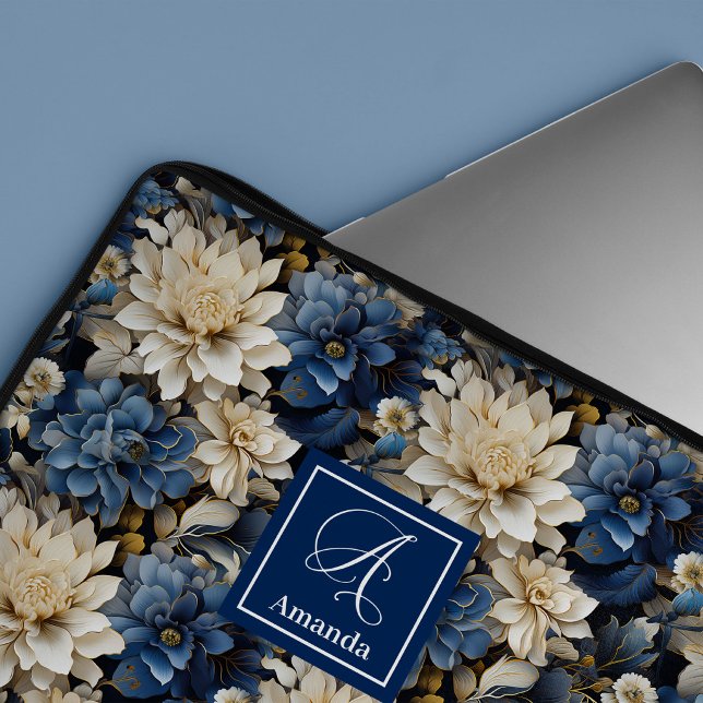 Capa Para Notebook Estojo de Laptop Estiloso com Flores Azuis e Marfi (Trendy Blue and Ivory Flowers Stylish Laptop Sleeve)