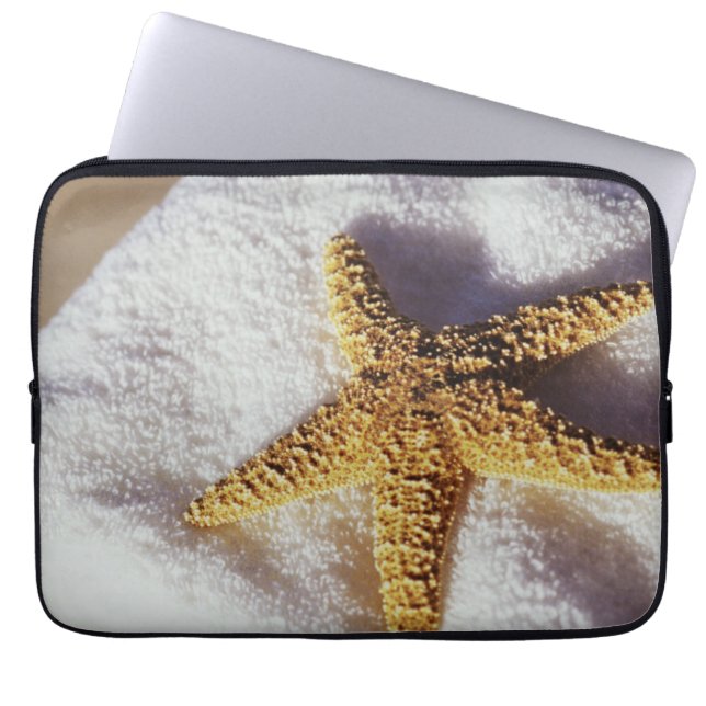 Capa Para Notebook Estrela do mar em uma toalha (Frente)