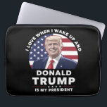 Capa Para Notebook Eu adoro quando Acordar e Donald Trump meu preside<br><div class="desc">Adoro quando Acordar e Donald Trump é meu presidente Trump/Vance 2025</div>