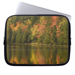 Capa Para Notebook EUA; Maine; Acadia NP. Reflexos de outono em