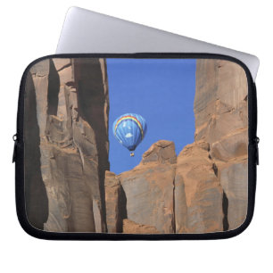 Capa Para Notebook EUA, Utah, Monument Valley. Um balão de ar