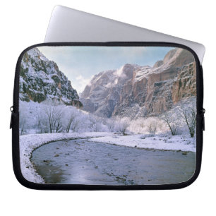 Capa Para Notebook EUA, Utah, Zion NP. Neve fresca cobre o canyon