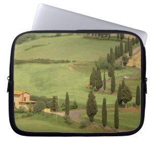 Capa Para Notebook Europa, Itália, Toscana, Monticchiello. Sinúoso