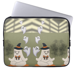 Capa Para Notebook Fantasma Fofo Meditando com Chapéu de Bruxa