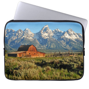Capa Para Notebook Fazendas   Cintura Sombreada por Montanhas com Cap