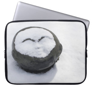 Capa Para Notebook Feliz Buda com a neve facial