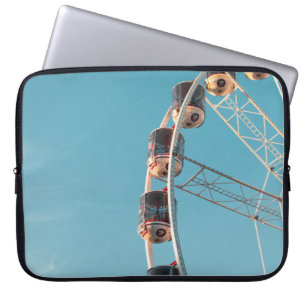 Capa Para Notebook Ferries brancos à roda da manhã