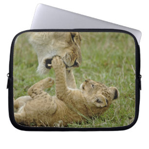 Capa Para Notebook Filhote de Leão Brincando