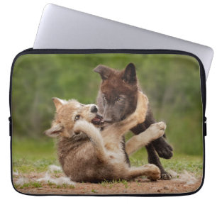 Capa Para Notebook Filhotes de Lobo Cinzento Lutando