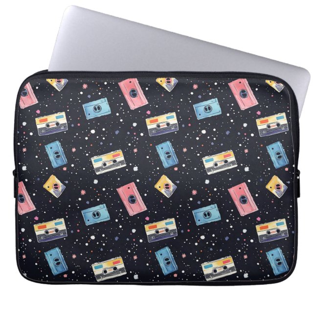 Capa Para Notebook Fitas de Cassete Retro no Espaço Cósmico (Frente)