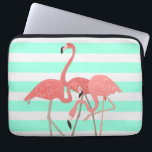 Capa Para Notebook Flamingo Trio em Stripes<br><div class="desc">Um trio de flamingos cor-de-rosa para o verão e durante todo o ano para apelação tropical. Mostrado aqui sobre as listras de South Beach em legal verde minúsculo.</div>
