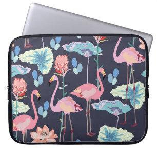 Capa Para Notebook flamingos cor-de-rosa cercados por flores de lótus